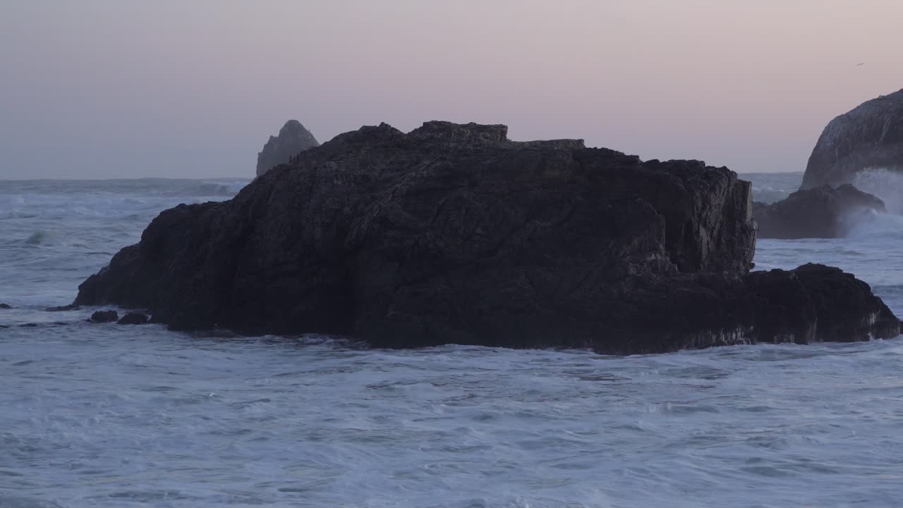 Crashing waves on the rocks
