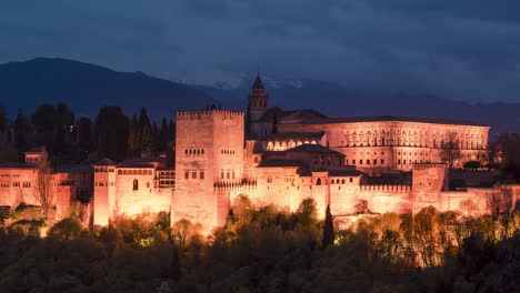 puesta de sol con la alhambra de granada como tema principal