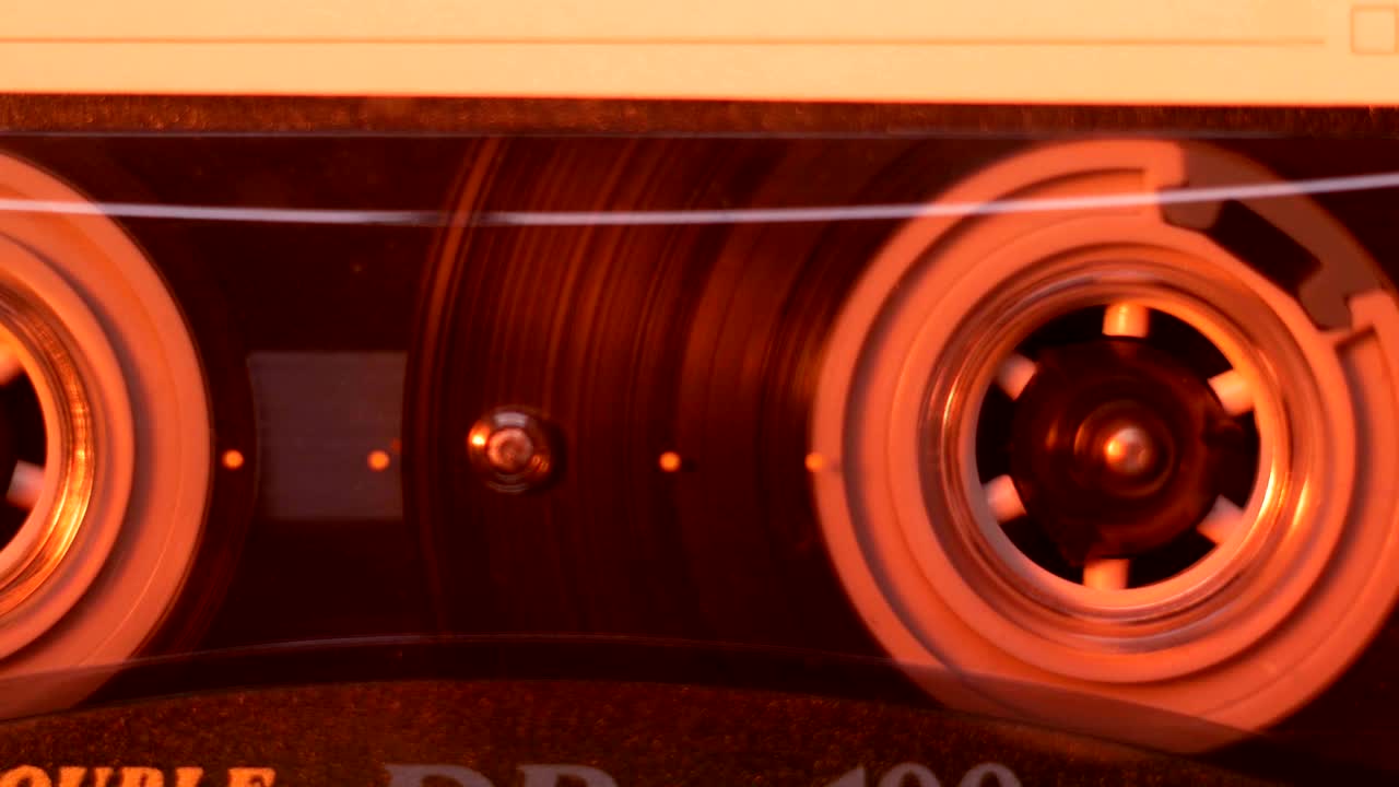 플레이어에 있는 오디오 카세트. 클로즈업