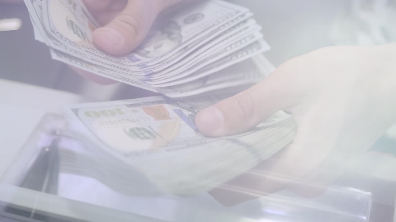 색 배경으로 돈을 세는 손.