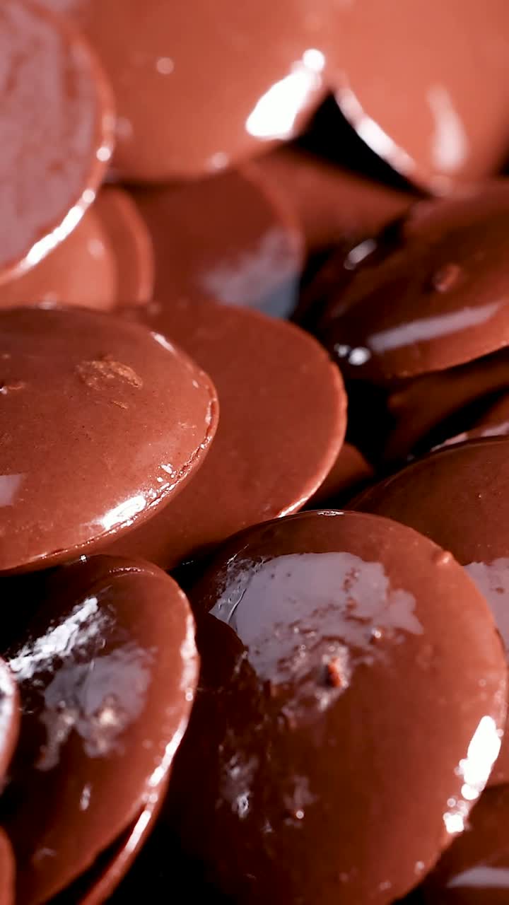 primer plano de las papas de chocolate derritiéndose juntas