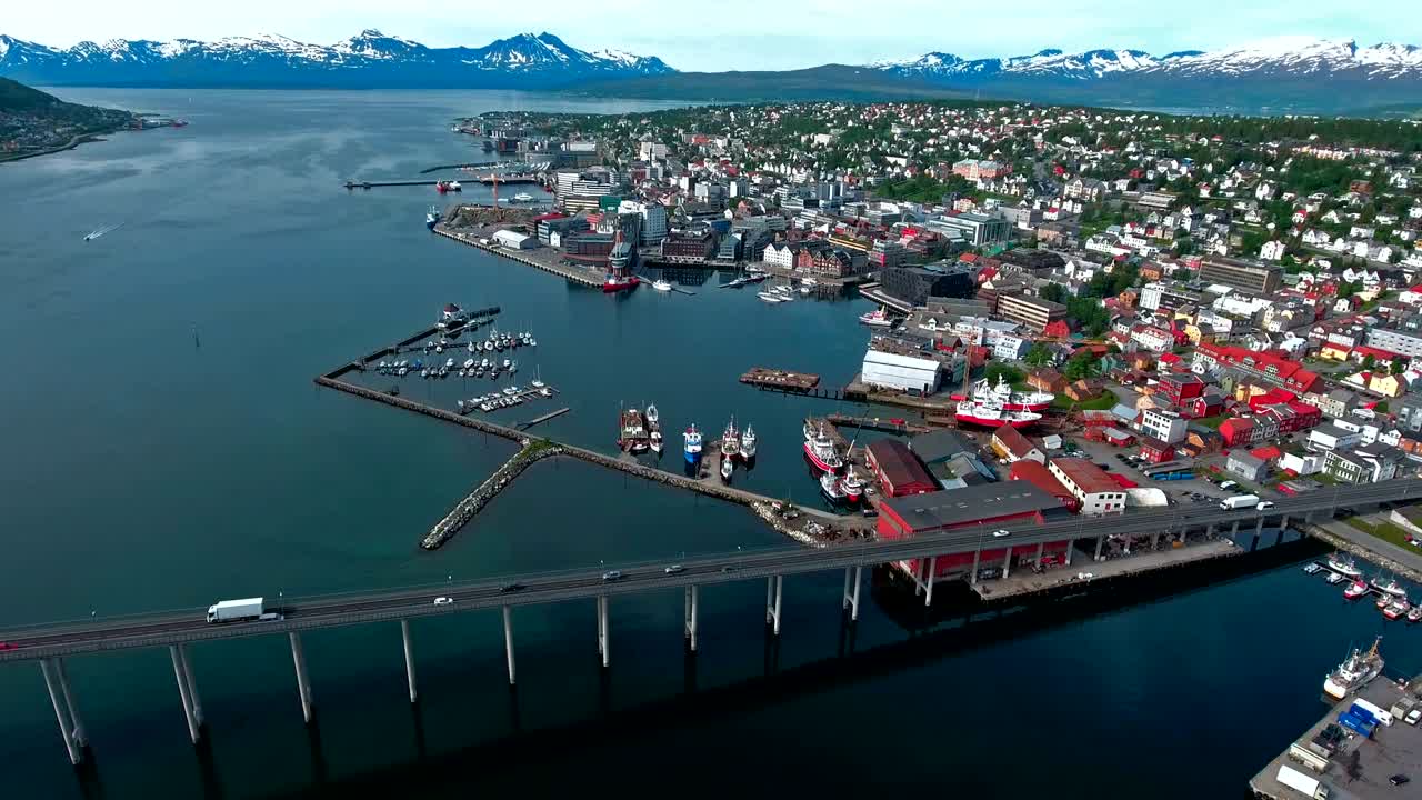 puente de la ciudad de tromsø, noruega imágenes aéreas