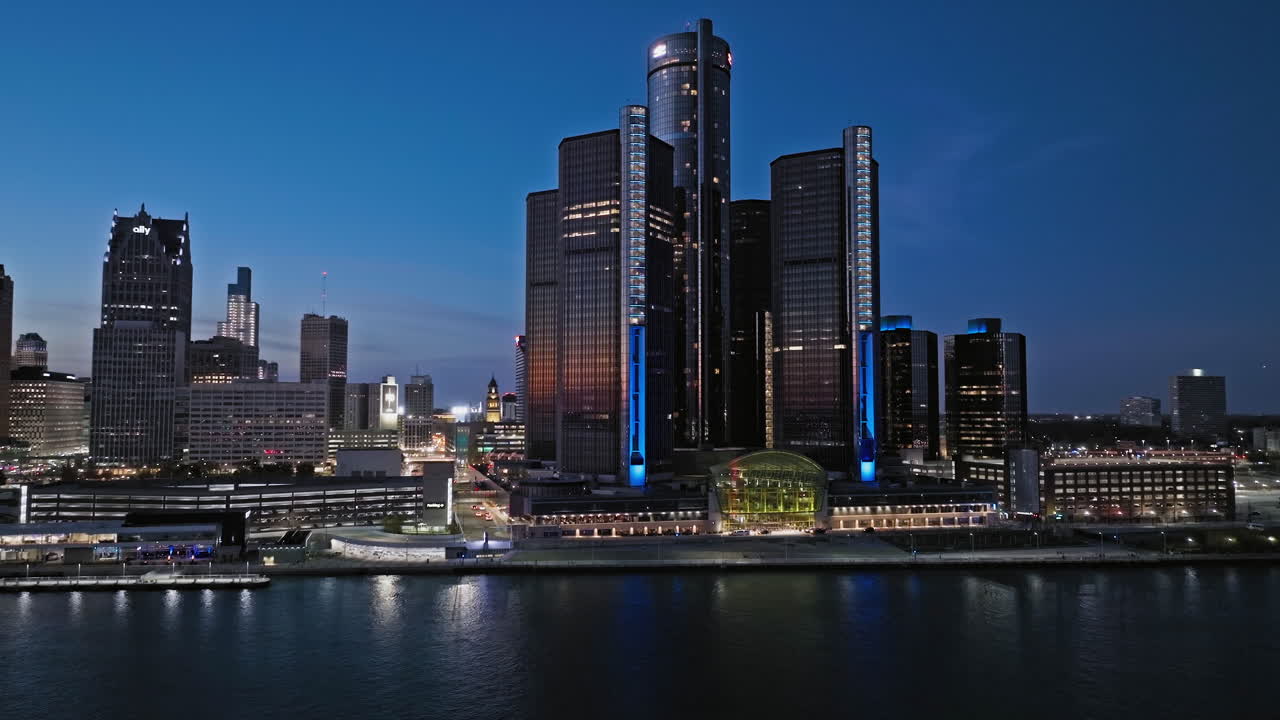 Detroit Skyline at Night: RenCen and Cityscape