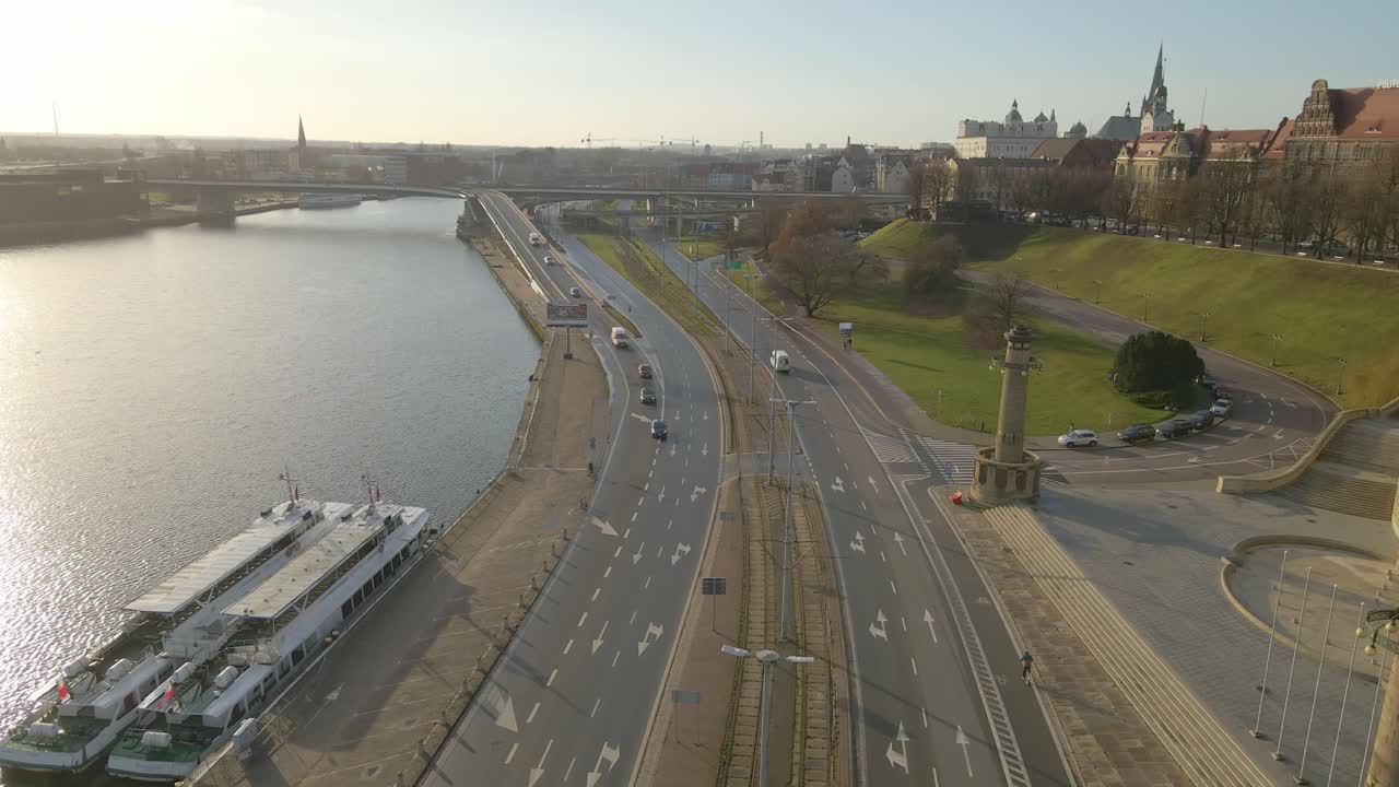 슈체친, 오드라 강 근처 성곽길