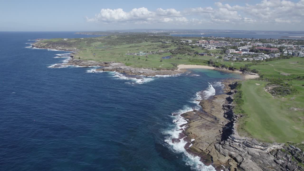 panorama de la playa de little bay en un día soleado en nueva gales del sur, australia