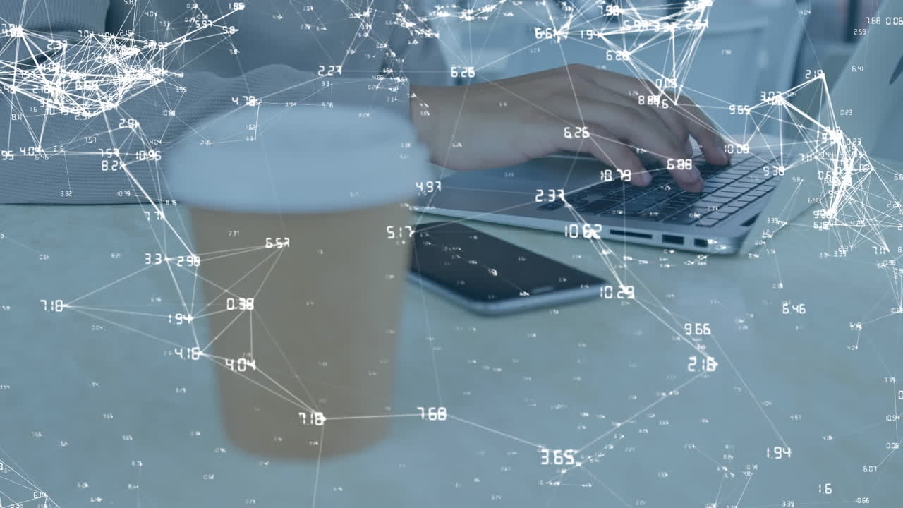 노트북을 사용하여 사람 위의 연결 네트워크와 함께 지구의 애니메이션