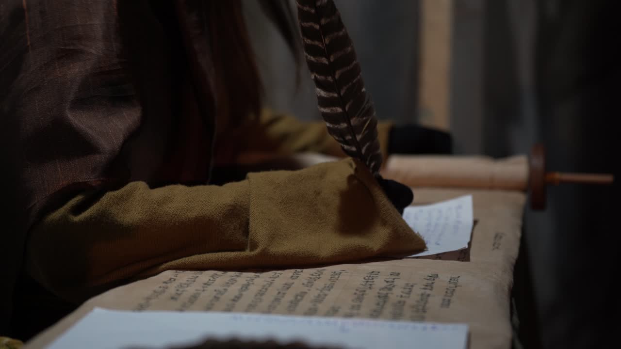 고대 알파으로 pergamen에 쓰여진 연대기, 과거의 시간을 불러일으키는 설정에서 역사를 기록