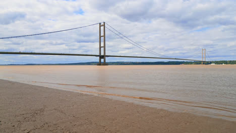 Toma-Aérea:-Puente-Humber,-Río,-Tráfico,-Lincolnshire-A-Humberside
