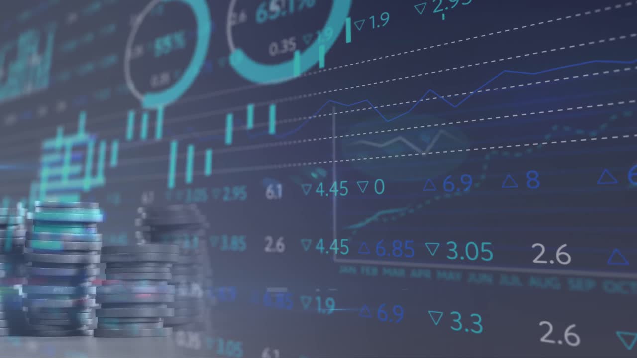 animación del procesamiento de datos financieros sobre pilas de monedas