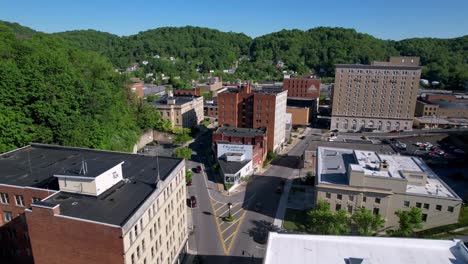 empuje rápido aéreo sobre el horizonte de bluefield west virginia