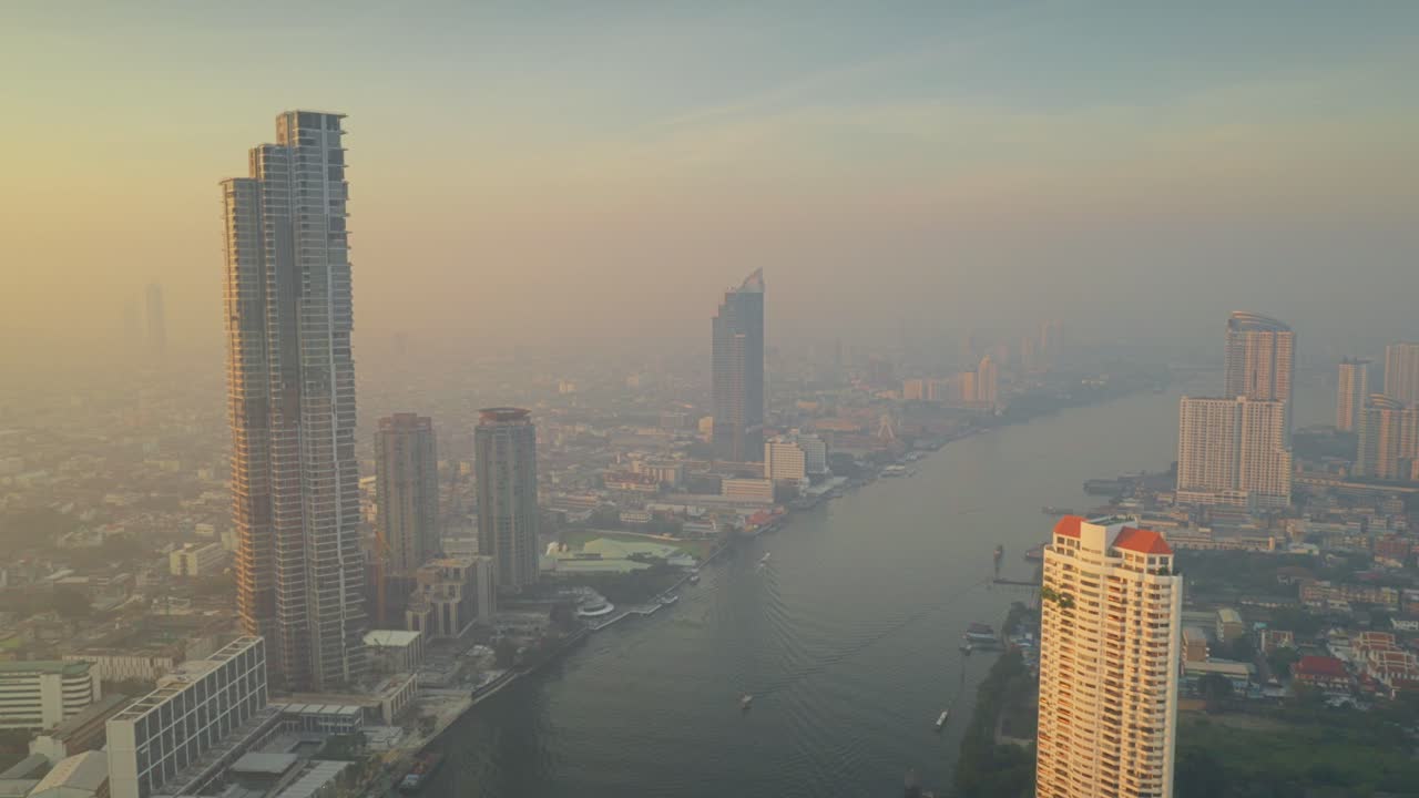 새벽 차오프라야 강