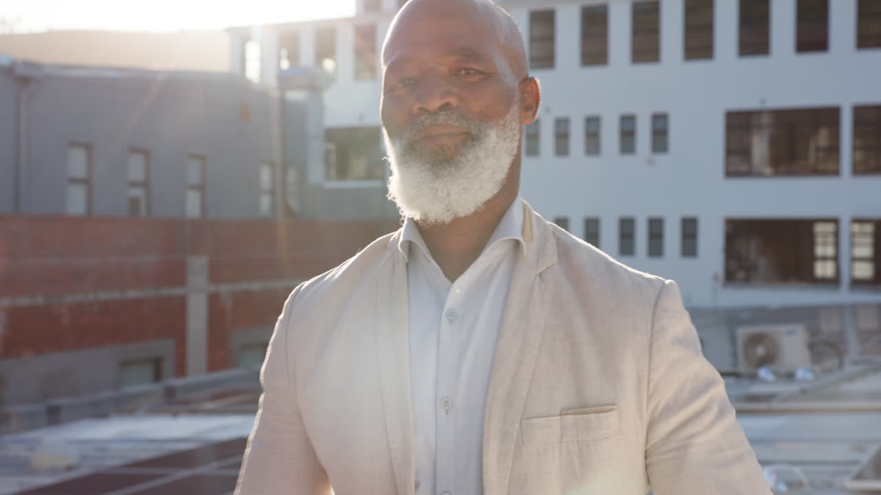 hombre negro feliz, liderazgo