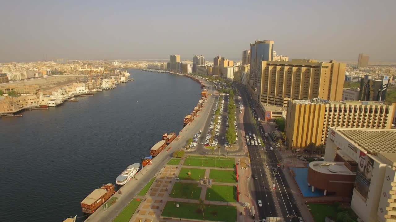 el centro histórico de los emiratos árabes unidos. amanecer. 4k