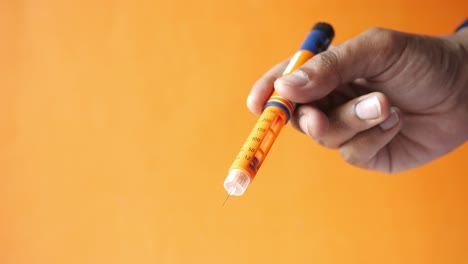 person holding an insulin pen