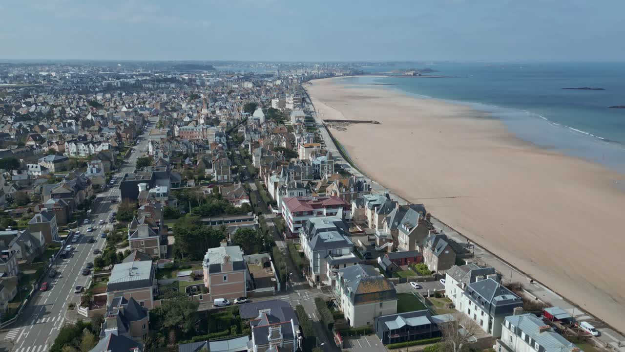 Param&eacute; seaside resort, district of Saint-Malo in Brittany, France