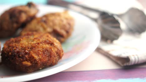albóndigas fritas y crujientes