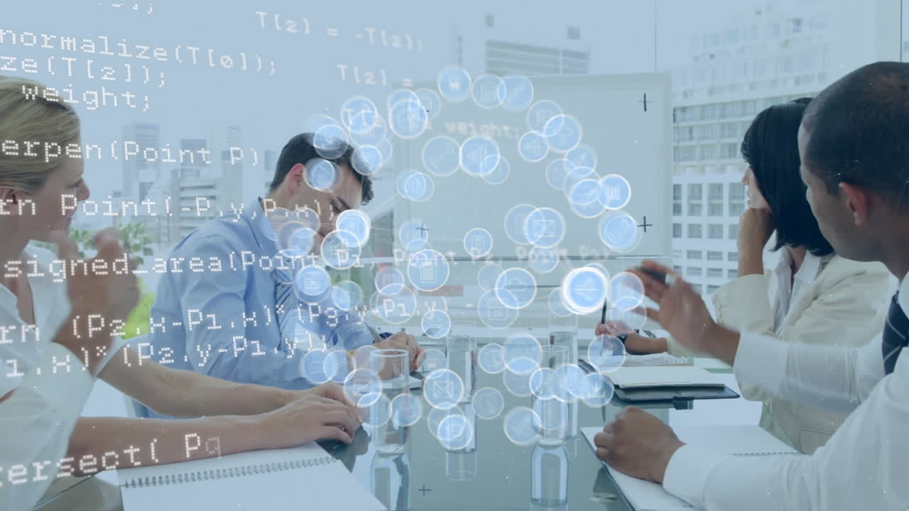 animación de iconos de medios y procesamiento de datos sobre diversos colegas discutiendo el trabajo con espacio de copia