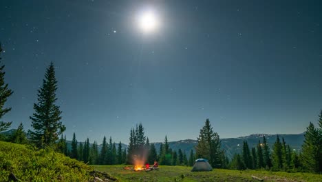 Epic-time-lapse-of-full-moon-rising-over-a-campfire-in-Rocky-Mountain-National-Park