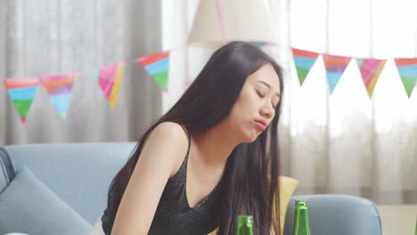 파티에서 슬픈 여자