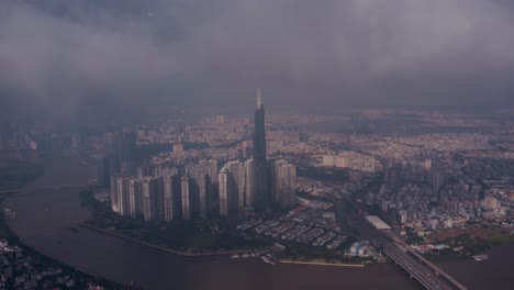 Hiperlapso-Aéreo-De-Hitos-Que-Se-Acumulan-En-Las-Nubes,-Vietnam