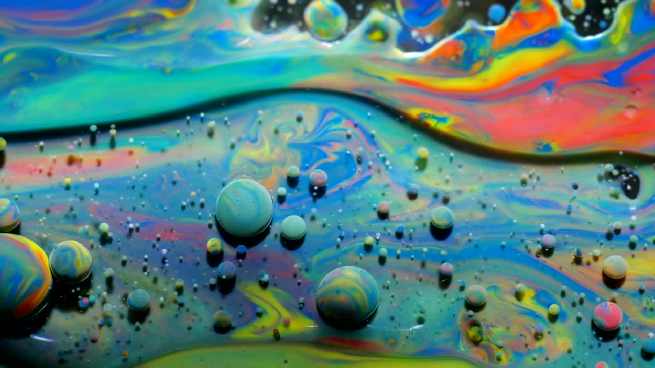 movimiento lento colores brillantes burbujas de aceite hermosa pintura color del universo movimiento de primer plano multicolor. pintura acrílica. superficie fantástica. abstracto pintura de colores estructura de metamorfosis burbujas coloridas