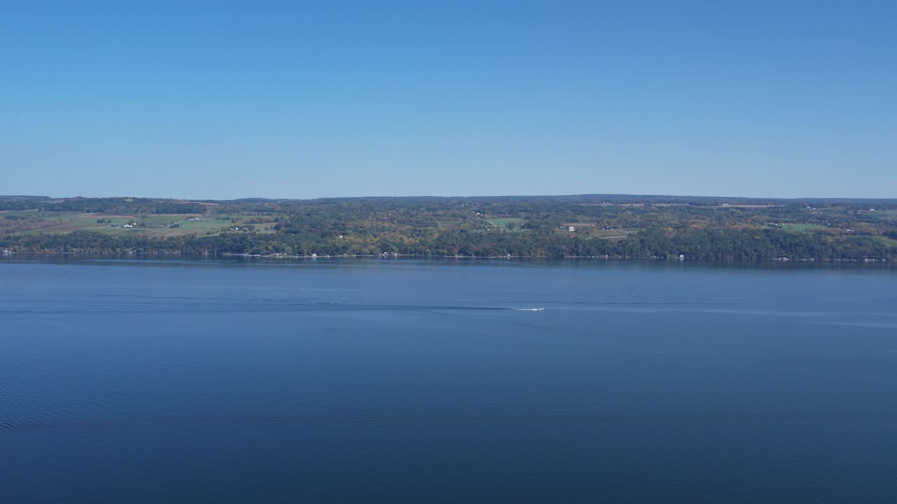 손가락 호수 에 있는 세네카 호수 의 넓은 공중 전망