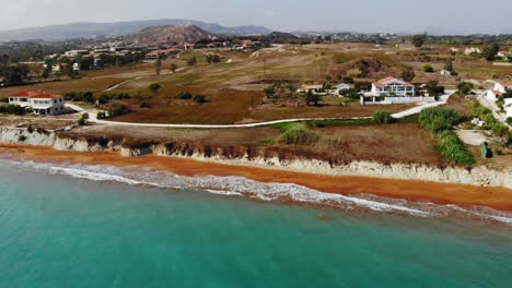 Vista-Panorámica-De-La-Isla-Megas-Lakkos-En-Kefalonia-Grecia---Toma-Aérea