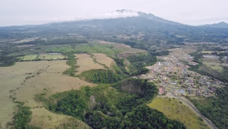 volcán barú en el hermoso paisaje panameño de la provincia de chiriquí, aéreo