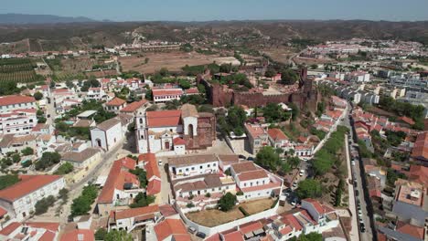 View-of-Silves-town-buildings-with-famous-castle-and-cathedral,-Algarve-region,-Portugal