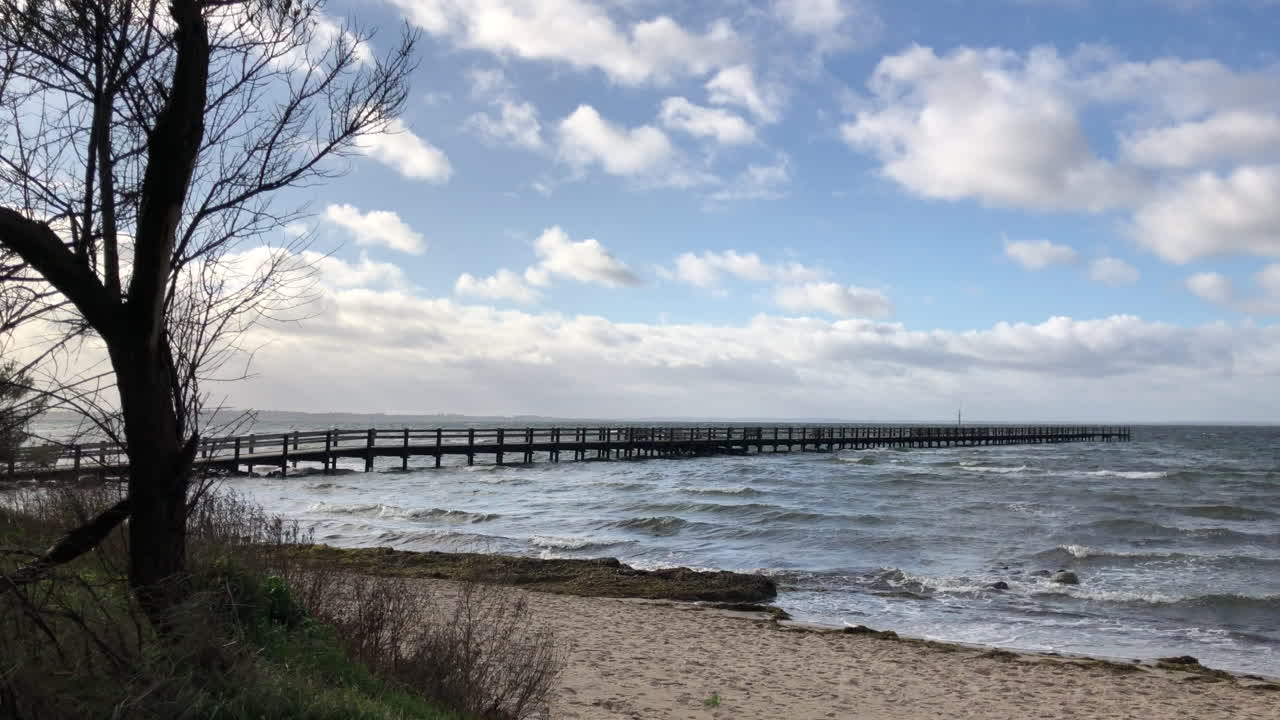Strand på en kold efterårsdag
