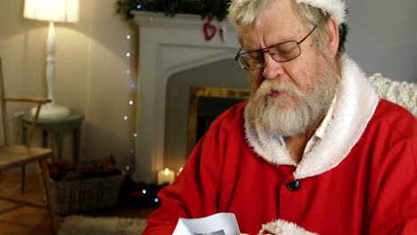 Santa-claus-reading-a-list