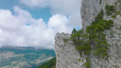 Circular-shot-of-cliff-and-mountain-wall-and-clouds,-Mt-Granier,-French-Alps