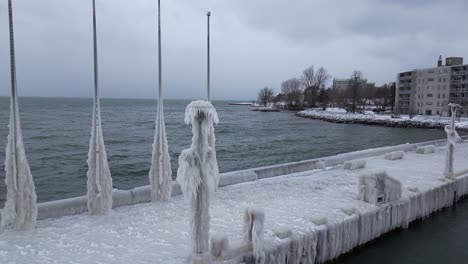 zona frente al mar cubierta de hielo sensación de apocalipsis