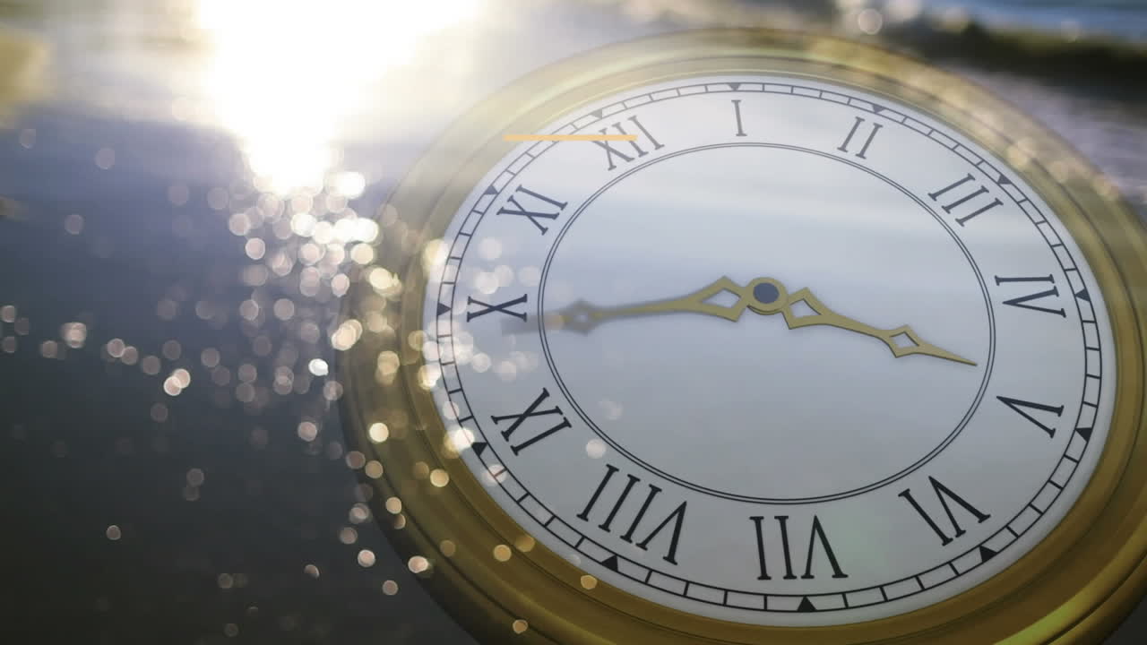 Animazione del testo "Buon anno nuovo" su orologio con movimento periodico, sullo sfondo di una veduta dal basso del litorale