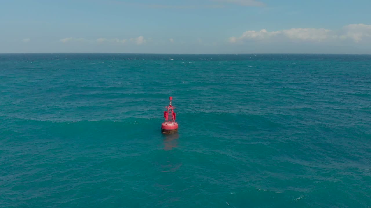 아름다운 파란 바다 에 있는 은 보이 의 공중 촬영