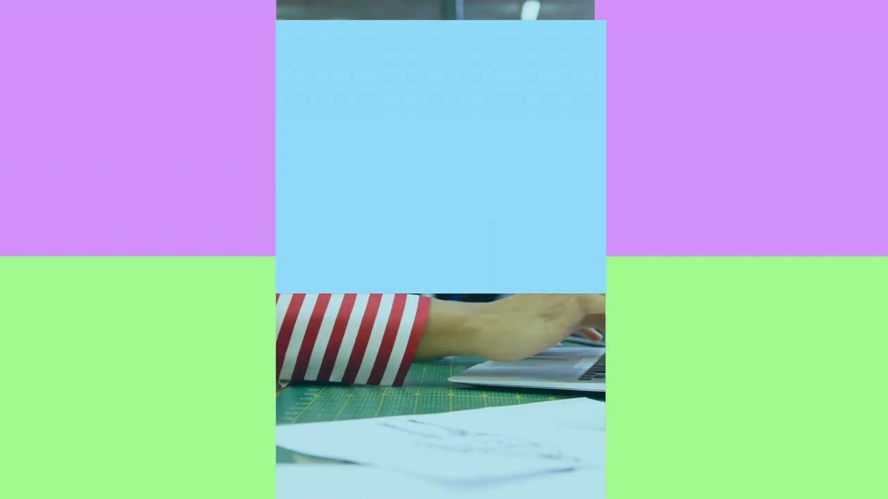 animación de cuadrados sobre mujer de negocios biracial con computadora portátil