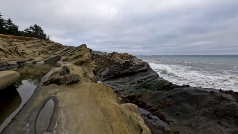 crashing waves into the rocks