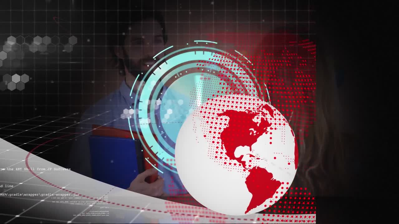 animación de la red global y reloj en el escáner procesamiento de datos sobre el hombre y la mujer hablando en el trabajo