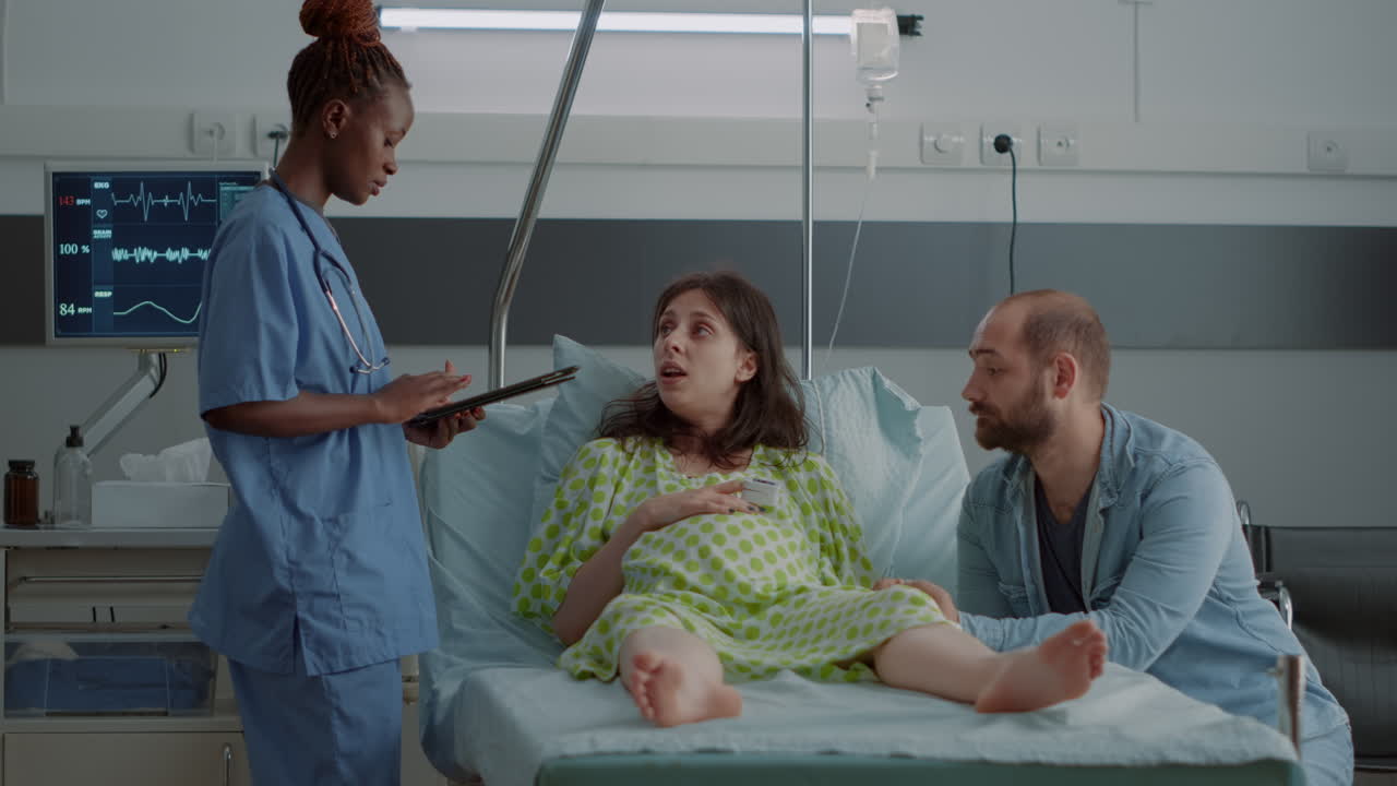 Nurse of african american ethnicity using tablet for pregnant woman