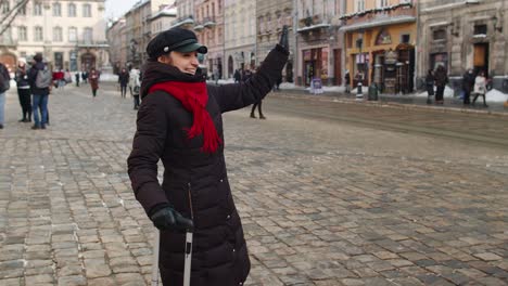 Sisters-couple-tourists-long-awaited-meeting-after-separation,-woman-runs-to-meet-her-girlfriend