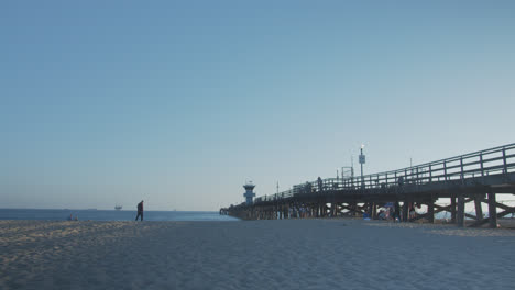 Der-Seal-Bech-Pier-Steht-Kurz-Vor-Der-Goldenen-Stunde