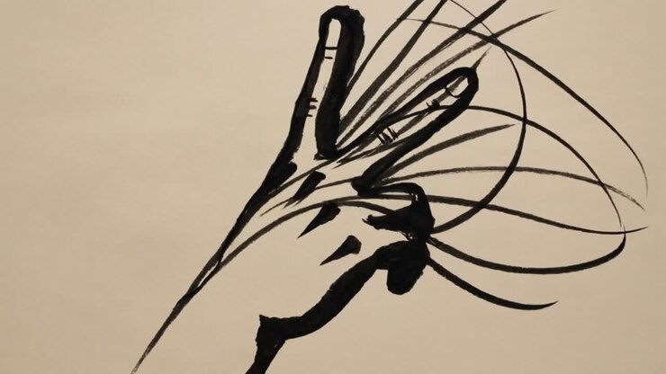 Partendo con archi a cappio, una mano disegnata a inchiostro nero si evolve in un ordinato segno a V, perfezionando lo schizzo su carta beige