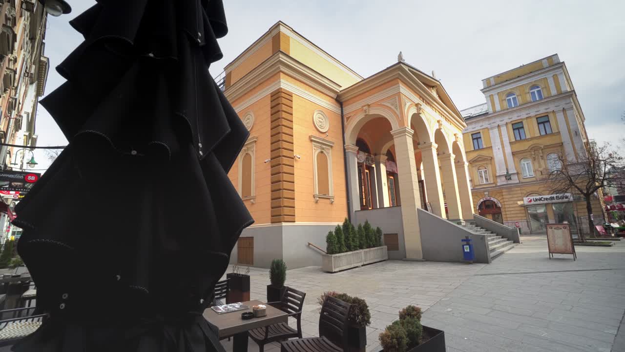 уличная сцена в каире, пробка в центре города, водитель пов