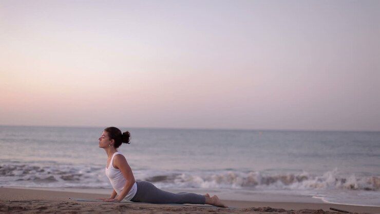 Donna che fa stretching yoga 08