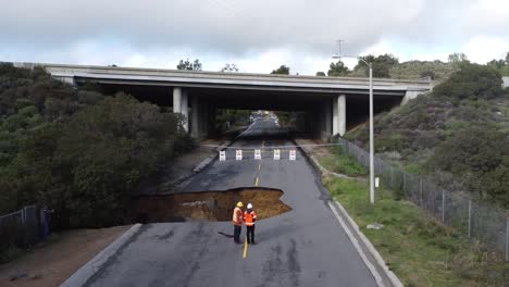 cars-fall-into-large-sink-hole-on-street