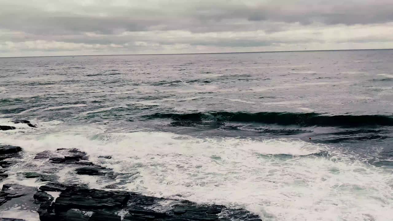 предупреждение о прибое было объявлено в государственном парке "два света" на мысе элизабет, я