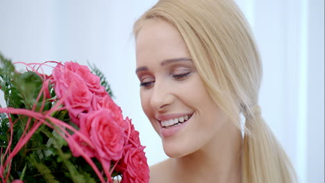 Happy-Woman-with-a-Bouquet-of-Pink-Rose-Flowers