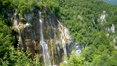 Waterfall-in-Plitvice-Lakes,-Croatia.