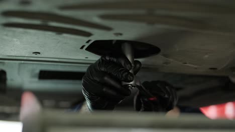 mantenimiento del tren de aterrizaje del automóvil