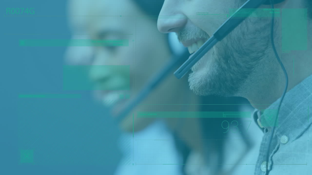 Animazione di elaborazione dati sullo sfondo di colleghi di diverse etnie che parlano con auricolare telefonico in ufficio.